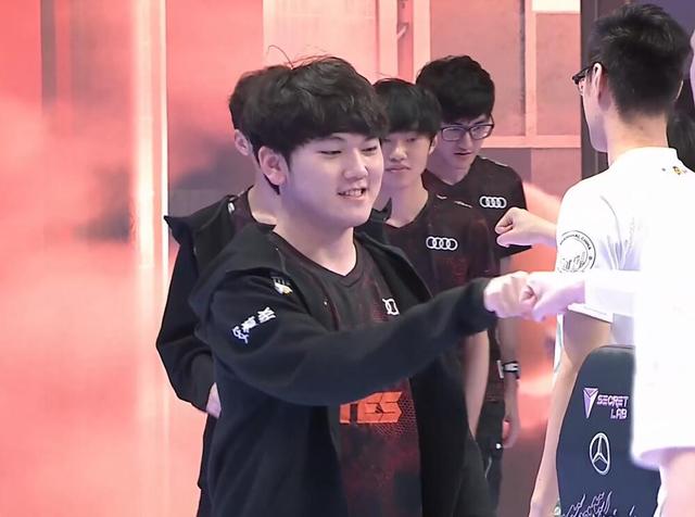 社媒晒照 社媒晒照