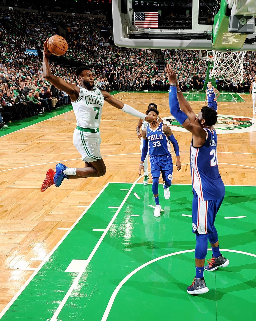 中前场围绕 中前场围绕